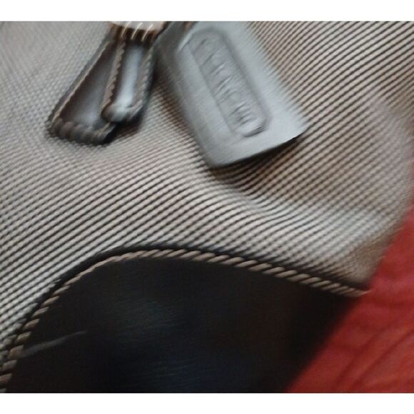 Elegant Black and Cream Tote Bag - Picture 3 of 7